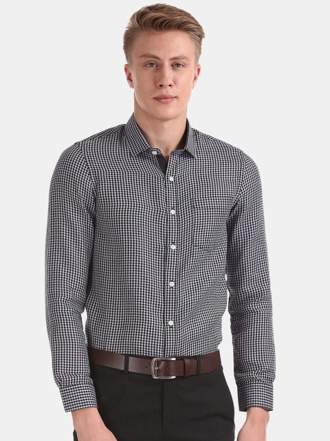 

Excalibur Men Grey & Black Regular Fit Printed Formal Shirt