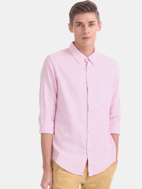 

Ruggers Men Pink Slim Fit Solid Casual Shirt