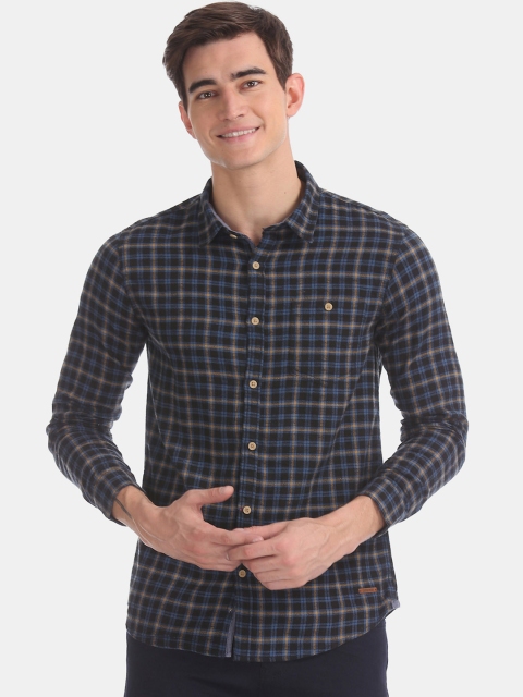 

Cherokee Men Black & Blue Regular Fit Checked Casual Shirt