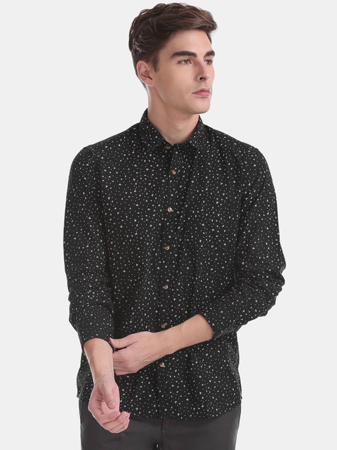 

Ruggers Men Black Regular Fit Printed Casual Shirt
