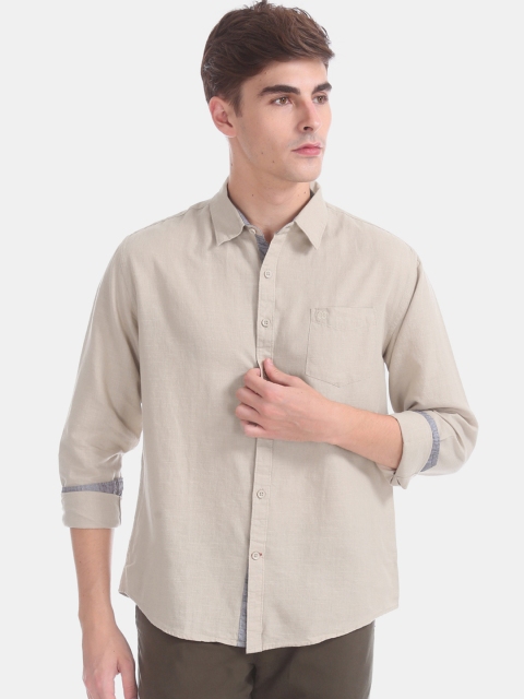 

Ruggers Men Beige Slim Fit Solid Casual Shirt