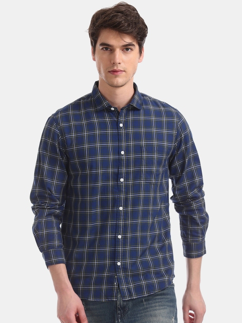 

Ruggers Men Blue & White Regular Fit Checked Casual Shirt