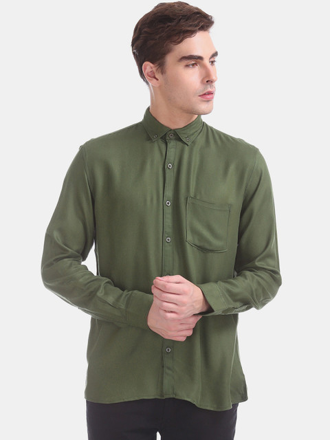 

Ruggers Men Olive Green Regular Fit Solid Casual Shirt