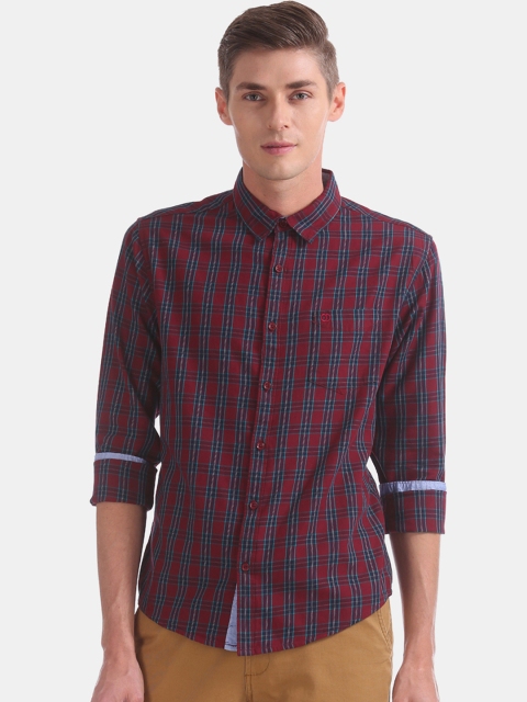 

Ruggers Men Red & Navy Blue Slim Fit Checked Casual Shirt