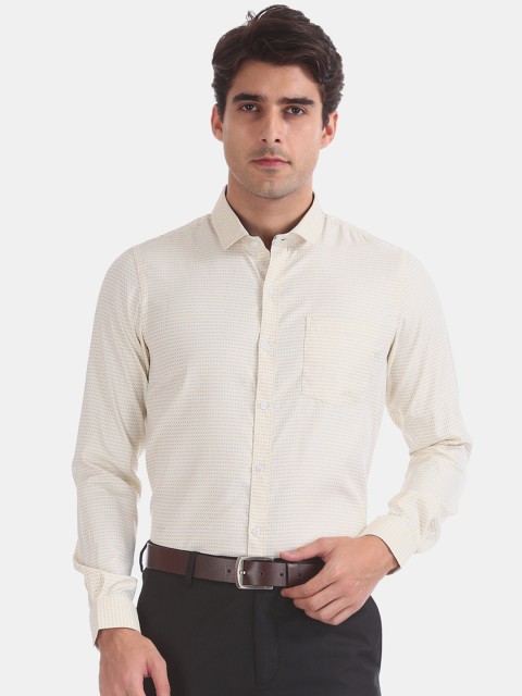 

Excalibur Men Yellow Regular Fit Checked Formal Shirt