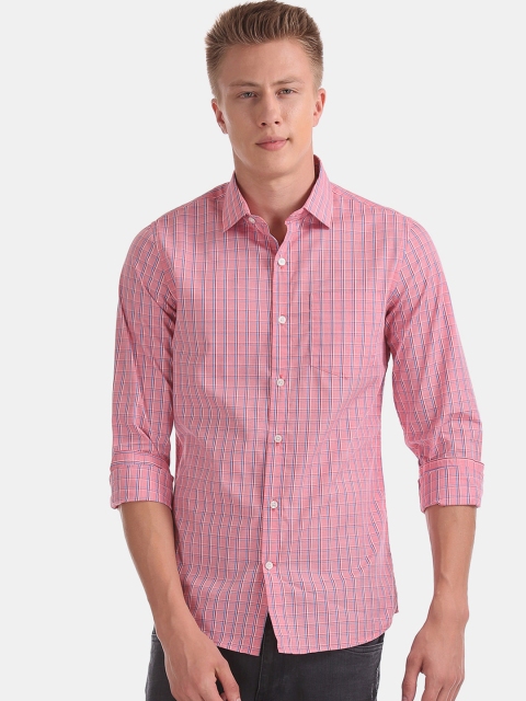 

Excalibur Men Pink & Blue Slim Fit Checked Casual Shirt
