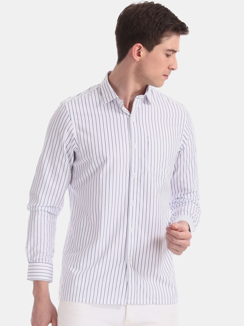 

Excalibur Men White & Blue Regular Fit Striped Casual Shirt