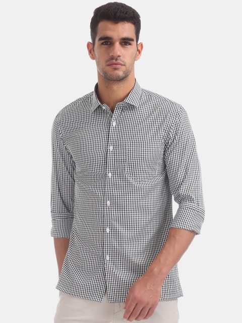 

Excalibur Men Black & White Regular Fit Checked Semiformal Shirt