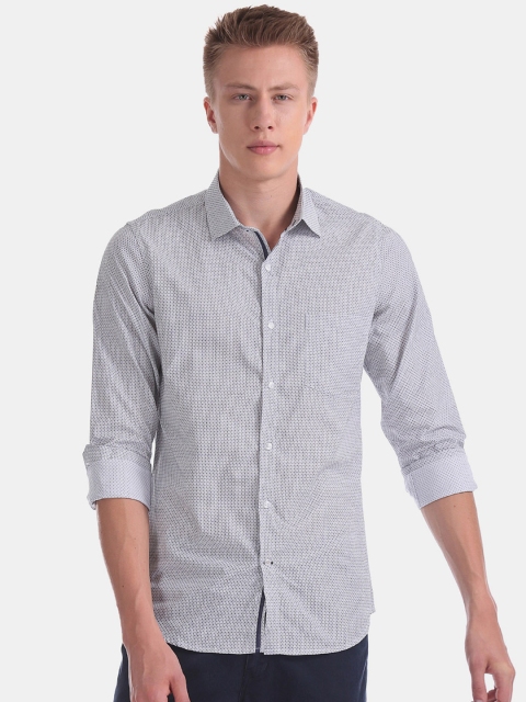 

Excalibur Men Black & White Slim Fit Printed Casual Shirt
