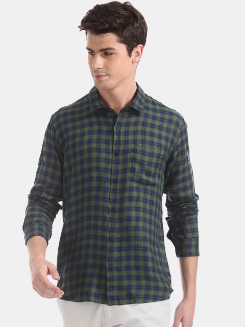 

Ruggers Men Green & Navy Blue Regular Fit Checked Casual Shirt
