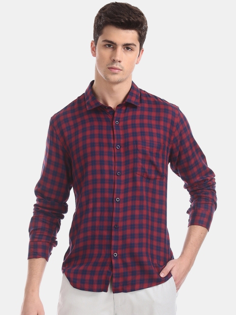 

Ruggers Men Red & Navy Blue Regular Fit Checked Casual Shirt