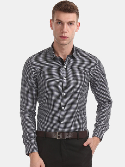 

Excalibur Men Black & White Regular Fit Printed Formal Shirt