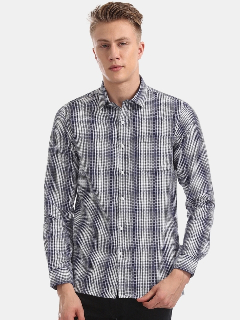 

Excalibur Men Grey & White Regular Fit Checked Semiformal Shirt
