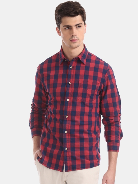 

Cherokee Men Red & Navy Blue Regular Fit Checked Casual Shirt