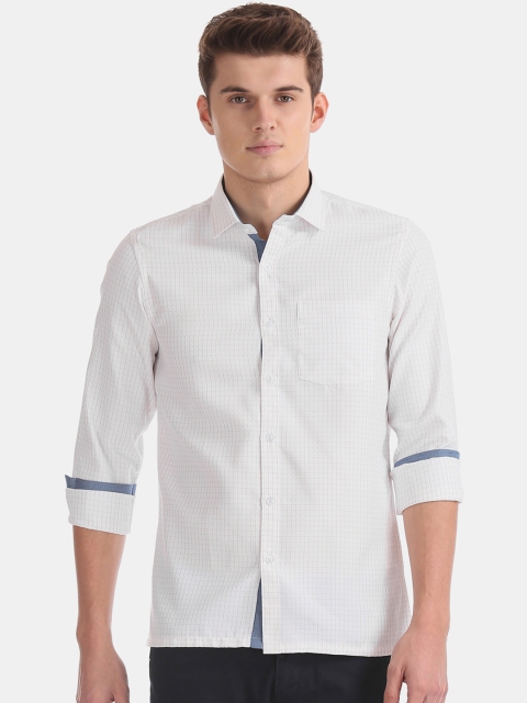 

Excalibur Men White & Beige Regular Fit Checked Casual Shirt