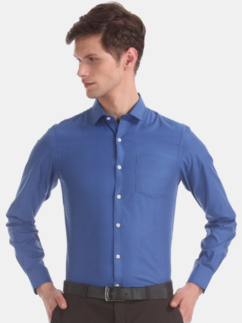 

Excalibur Men Blue Regular Fit Solid Semiformal Shirt