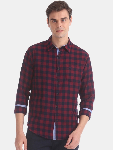 

Ruggers Men Red & Navy Blue Slim Fit Checked Casual Shirt