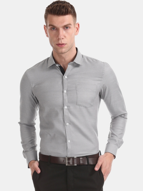 

Excalibur Men Grey Regular Fit Solid Formal Shirt
