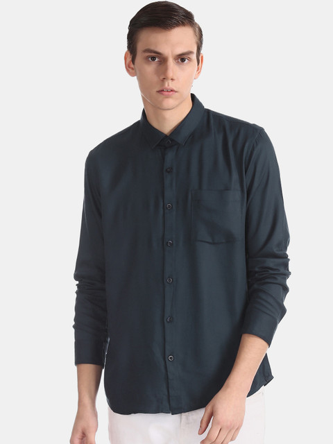 

Ruggers Men Navy Blue Regular Fit Solid Casual Shirt
