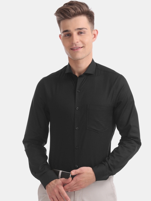 

Excalibur Men Black Slim Fit Checked Semiformal Shirt