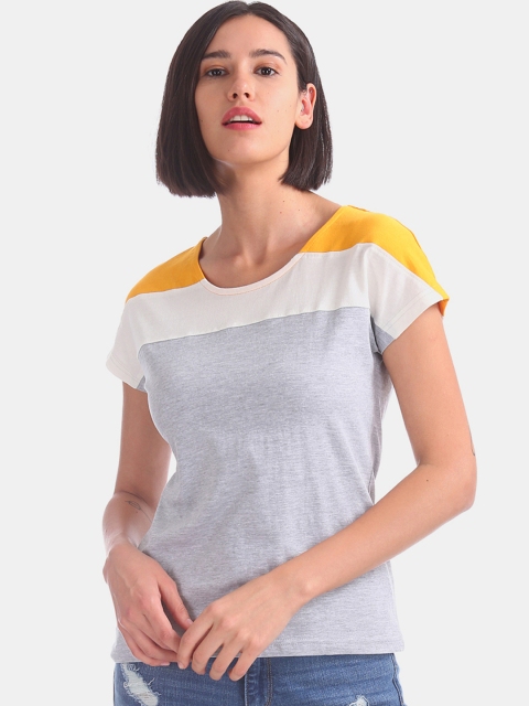 

Sugr Women Yellow Colourblocked Top