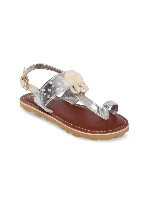

Tiber Taber Girls Silver-Toned Solid One Toe Flats