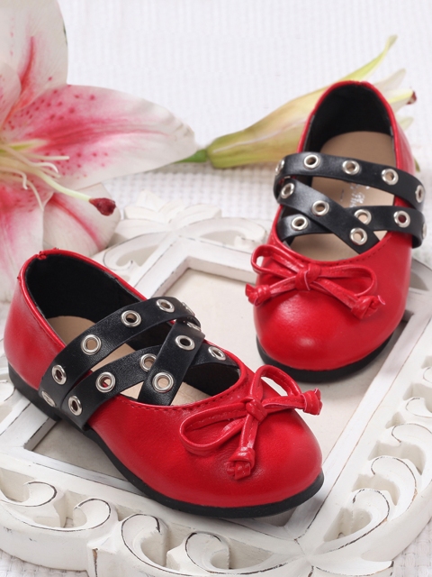 

Walktrendy Girls Red & Black Embellished Solid Ballerinas