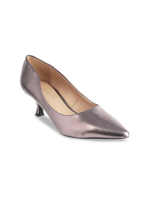 

LEMON & PEPPER Women Rose Gold Solid Pumps