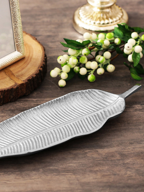 

Pure Home and Living Metallic Small Leaf Shaped Serving Platter