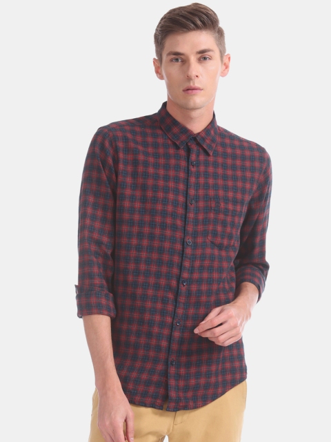 

Ruggers Men Red & Navy Blue Slim Fit Checked Casual Shirt