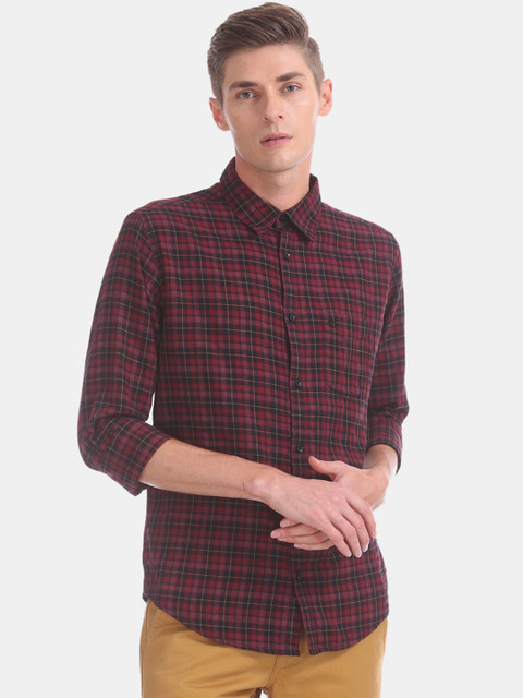 

Ruggers Men Red & Black Slim Fit Checked Casual Shirt