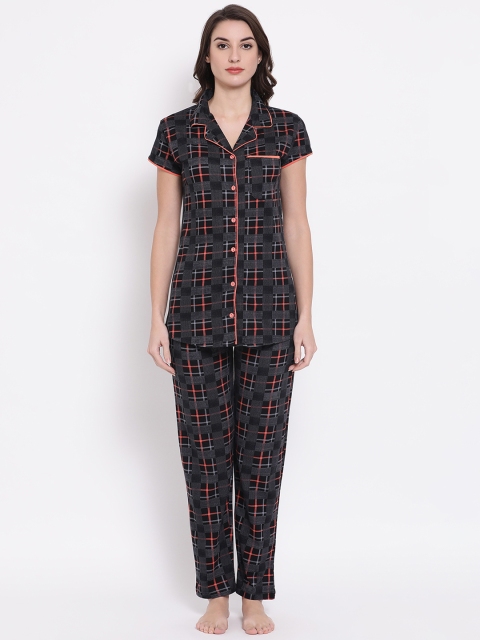 Clovia Women Grey & Orange Checked Night suit LS0491P05