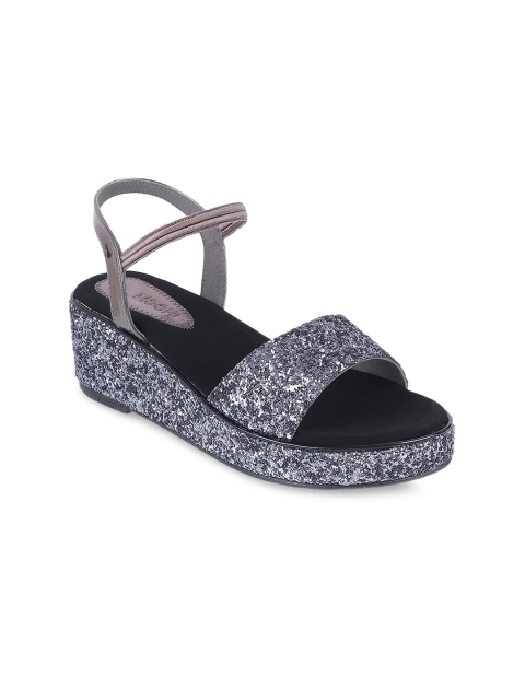 

Mochi Girls Grey Solid Sandals