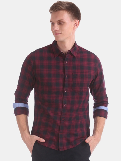 

Ruggers Men Red & Navy Blue Slim Fit Checked Casual Shirt