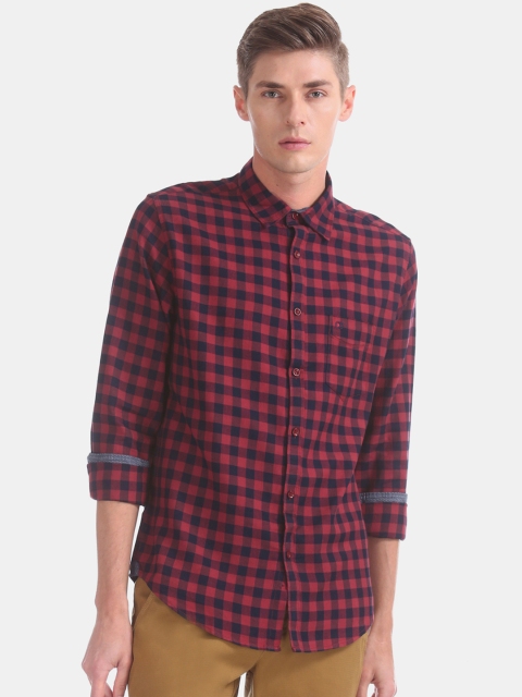 

Ruggers Men Red & Navy Blue Slim Fit Checked Casual Shirt
