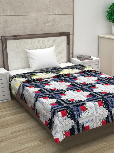 

Divine Casa Navy Blue & Red Geometric AC Room 110 GSM Single Bed Comforter