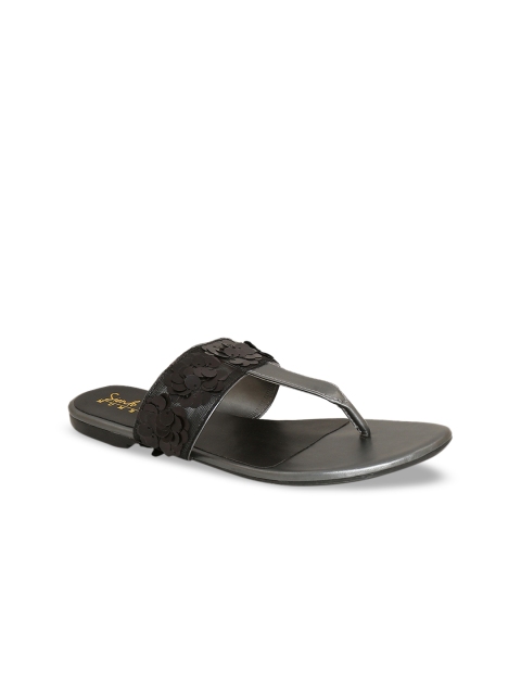 

Siendo Desi Women Black Embellished T-Strap Flats
