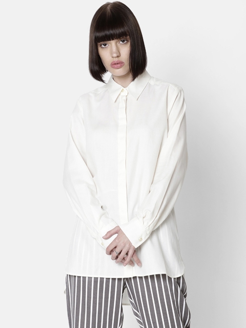 

Double Two Women Cream-Coloured Standard Regular Fit Solid Casual Shirt