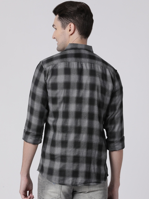 

Toss Winner Men Black & Grey Regular Fit Checked Casual Shirt