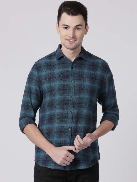 

Toss Winner Men Blue & Green Regular Fit Checked Casual Shirt