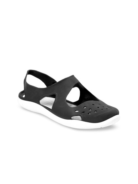 

meriggiare Women Black Textured Clogs