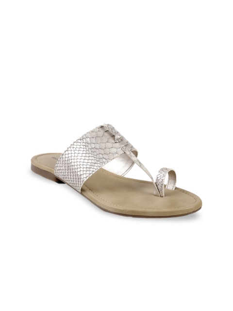 meriggiare Women Silver-Toned Textured One Toe Flats
