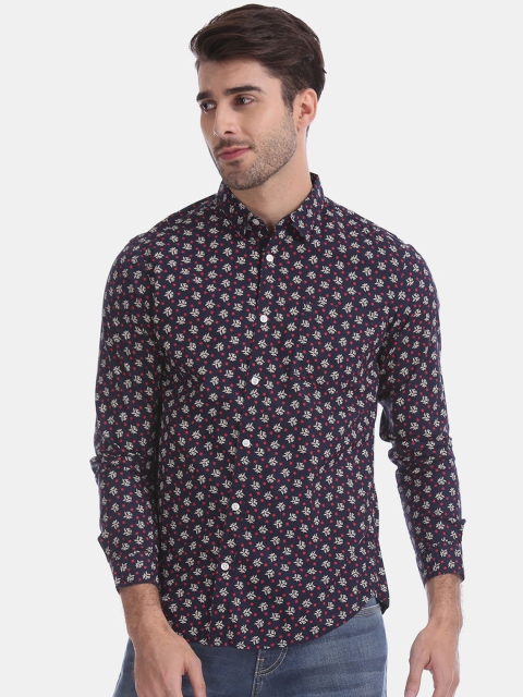 

Flying Machine Men Blue & Red Regular Fit Printed Casual Shirt