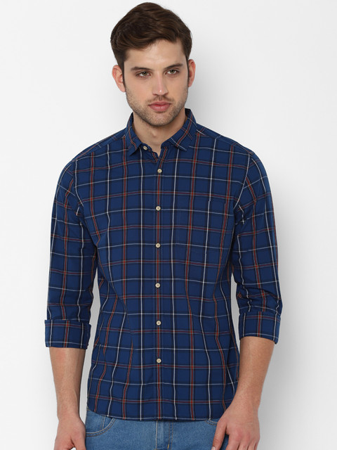 

People Men Navy Blue & Red Regular Fit Checked Casual Shirt