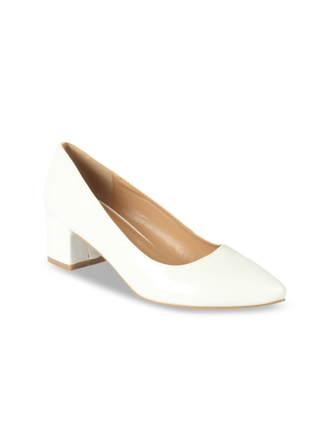 

Flat n Heels Women White Solid Pumps