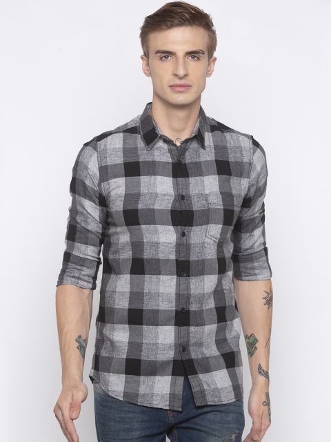 

Globus Men Black & Grey Regular Fit Checked Casual Shirt