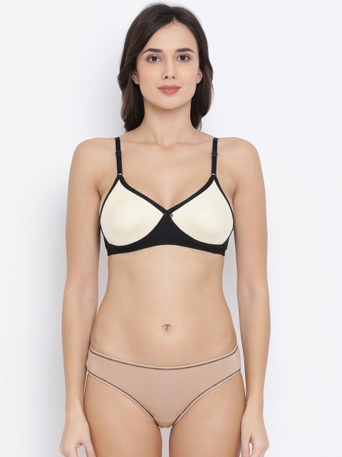 

Clovia Women Beige & Black Coloublocked Lingerie Set COMBBP36632B