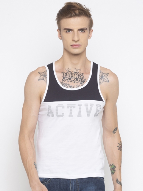 

Globus Men White & Navy Blue Slim Fit Colourblocked Round Neck T-shirt