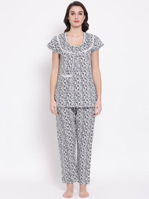 

Clovia Women White & Black Printed Night suit LS0255P133XL