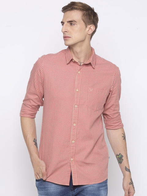 

Globus Men Pink & Beige Regular Fit Checked Casual Shirt